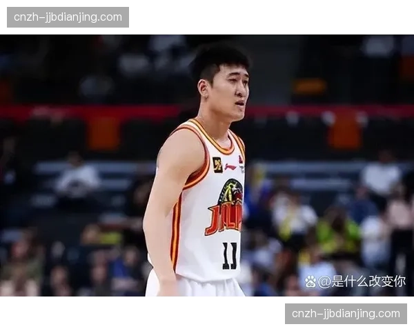 杜锋针对性防守锁死姜伟泽 诠释限制核心球员的战术价值 杜锋针对性防守锁死姜伟泽 诠释限制核心球员的战术价值